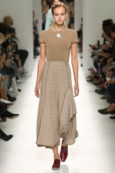 Look 17